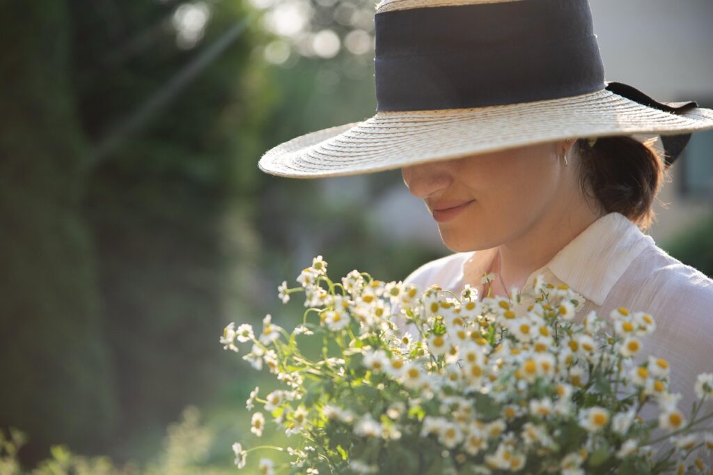 girl, hat, daisy, flowers, woman, fashion, smile, summer, portrait, chamomile people, flower background, sun, beautiful flowers, happiness, flower wallpaper, young woman, nature, self-portrait